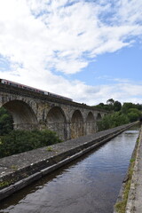 Fototapeta na wymiar the aqueduct at chirk running parallel to the chirk viaduct