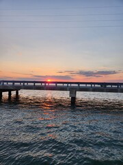 Obraz premium Sunset over bridge