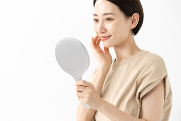 手鏡でお肌のチェック