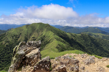 徳島県にある剣山山頂から見る次郎笈