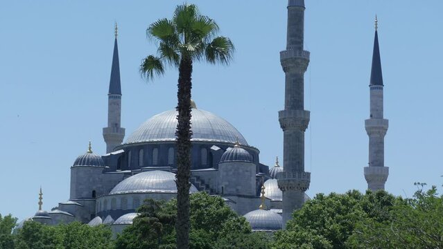 Blue mosque in Istanbul against blue sky .