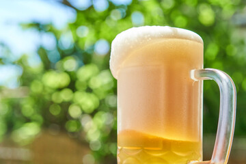 ビールジョッキに注がれた生ビール