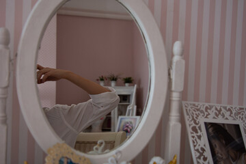 Obraz na płótnie Canvas Pink interior. Doll house and mirror.