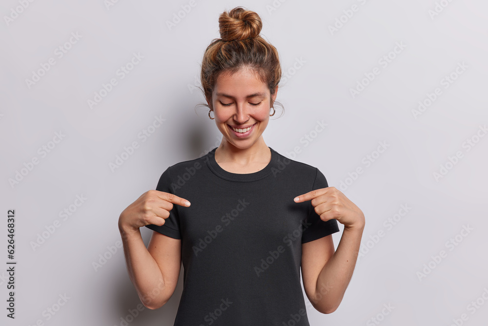 Wall mural people positive emotions concept. studio shot of young beautiful happy smiling lady standing isolate