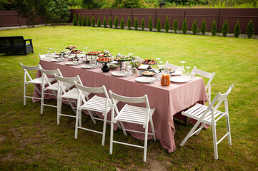 Fototapeta na wymiar beautiful table setting with flowers and snacks at wedding reception. wedding decorations