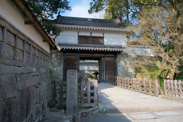 宮崎県日南市にある飫肥城の大手門と石の標識