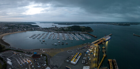 Port de St Malo en drone