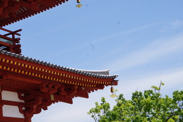 青空に映える平城宮の赤い屋根