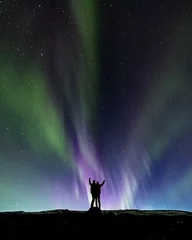 Küchenrückwand glas motiv Nordlichter Two people silhouettes standing under the northern lights, aurora borealis in Iceland