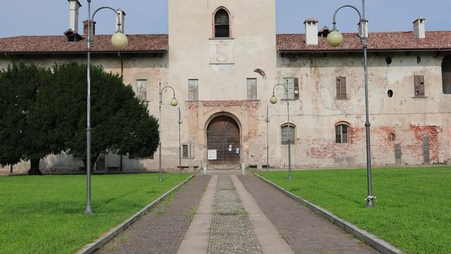 CASTELLO DI CUSAGO ITALIA LOMBARDIA EUROPA, CASTLE OF CUSAGO ITALY LOMBARDY ITALY