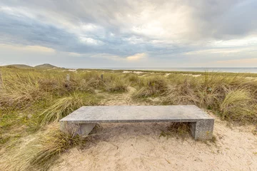 Tableaux ronds sur plexiglas Mer du Nord, Pays-Bas Concrete Bench looking out over Coastal Dunes