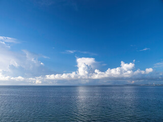 沖縄の空と海