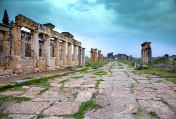 Fototapeta na wymiar Ruiny Antycznego Miasta Hierapolis Turcja - Latryny 