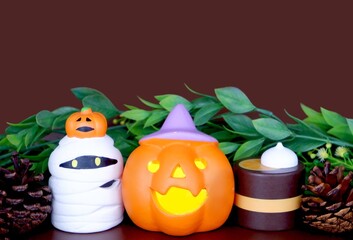 ジャックオランタンと茶色の背景