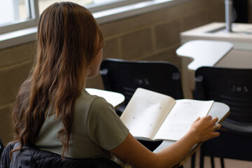 A female student is sitting on a classroom in a university in colombia