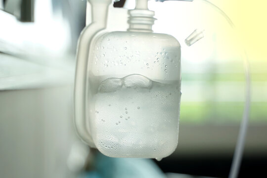 water bottle for humidification Equipment in the oxygen gauge set It is suitable to administer nasal cannula oxygen to patients whose hypoxia is usually mild and mild. 