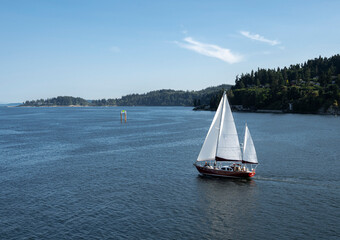 A sailboat off Bainbridge Island in the Puget Sound near Seattle - obrazy, fototapety, plakaty