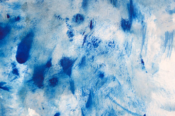 Acquerello su carta bianca, macchie di colore in varie tonalità di azzurro e blu