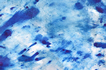 Fototapeta na wymiar Acquerello su carta bianca, macchie di colore in varie tonalità di azzurro e blu