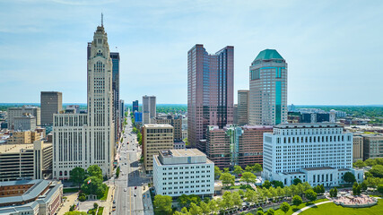 Obraz premium Iconic skyscrapers downtown Columbus Ohio aerial with main road cutting through city