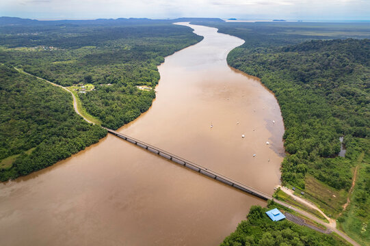 Guyane, le pont de Roura
