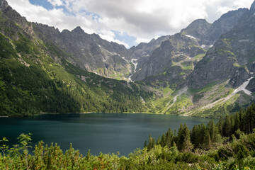 Obraz na płótnie Canvas Mountains by the lake