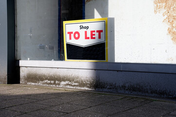 Shop to let sign due to closed business