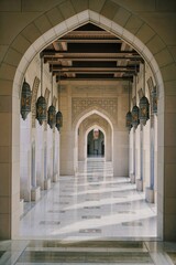 Fototapeta premium Stunning Architectural Design: A Building with Striking Columns