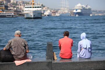 couple on the pier