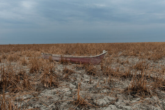 A traditional marsh boat abanodoned on dry marshland during a drought in the marshes of Southern Iraq. Climate change in the Middle East
