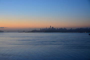 Naklejka premium Sunset in the city, San Francisco, ocean, 