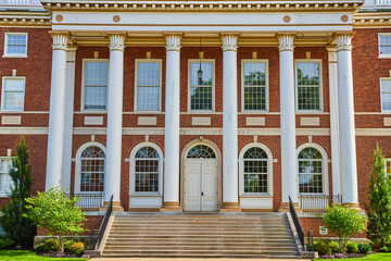 Knox County Memorial building front entrance