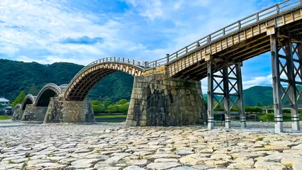 Papier Peint photo Lavable Le pont Kintai 河原から錦帯橋を望む　日本　岩国