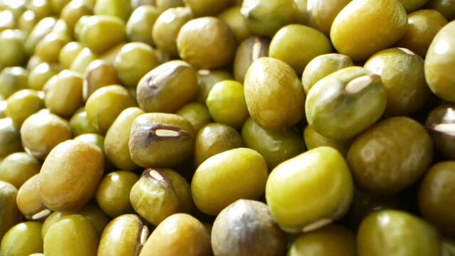 Mung beans contain various antioxidants, such as flavonoids and phenolic compounds, which help protect the body from oxidative stress and inflammation. Food and grain concept. 4K HDR
