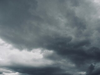 먹구름과 하늘 경관