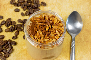 tiramisu, en gros plan, sur une table