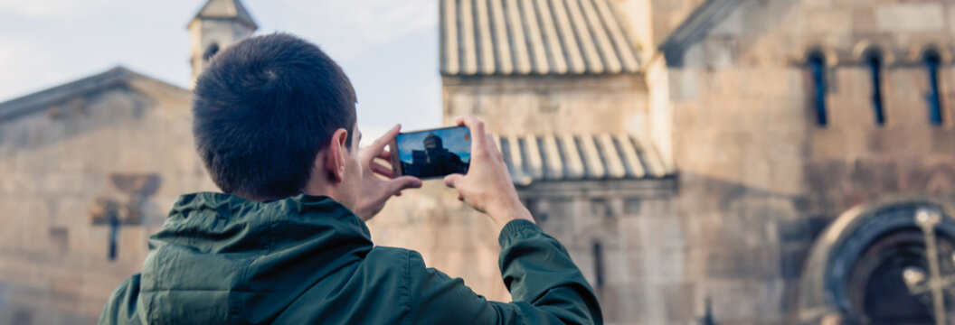 Fototapeta man hand phone with church