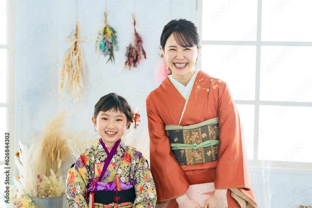 Aufkleber 着物を着た親子　和装の記念撮影　写真館　フォトスタジオ