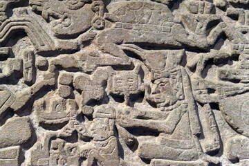 Glyphes gravés dans la pierre. (Ecriture Maya). Mexique.