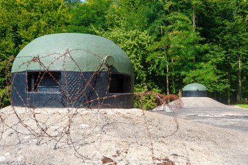 Bunker der ehemaligen Maginot Linie, hier die MG-Türme am Munitionseingang des Artilleriewerks...
