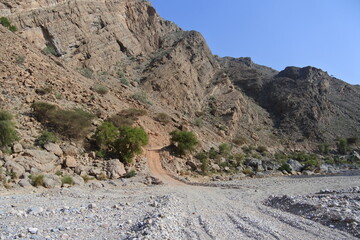 Schotterpiste im Wadi Tiwi im Oman