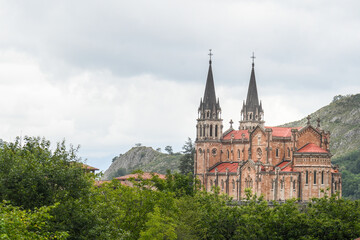 Fototapeta na wymiar Basilica of Santa Maria de la Real in Covadonga between the forest
