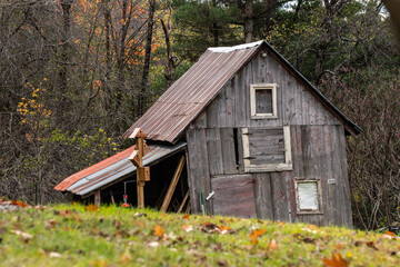 old red barn in autumn