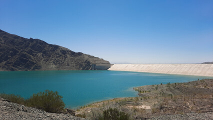Dique de Ullum. Agua cristalina. San Juan, Argentina