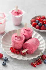 refreshing yogurt berries popsicles