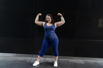 Woman and sports, exercise for weight loss in the fresh air. Poertrait of happy curvy woman doing workout routine
