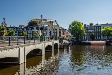 Magere Brug - most rozsuwany w Amsterdamie