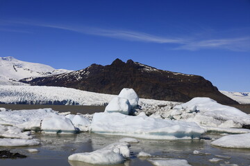 Fjallsárlón is a glacier lake located in the south of the Vatnajökull glacier between the Vatnajökull National Park and the town of Höfn , in the south of Iceland