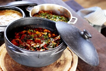 Almoço em família pede frango caipira!