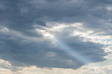 Fototapeta na wymiar sun shining through cloudy weather